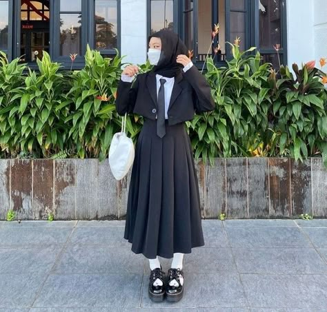 School Uniforms Hijab, Uniform With Long Skirt, Long Skirt Uniform Aesthetic, Hijab Uniform School, Long Uniform Skirt, School Uniform Skirt Outfits, Black Pleated Skirt Outfit Hijab, Y2k School Outfits Uniform, Cosplay Anime Outfits Hijab