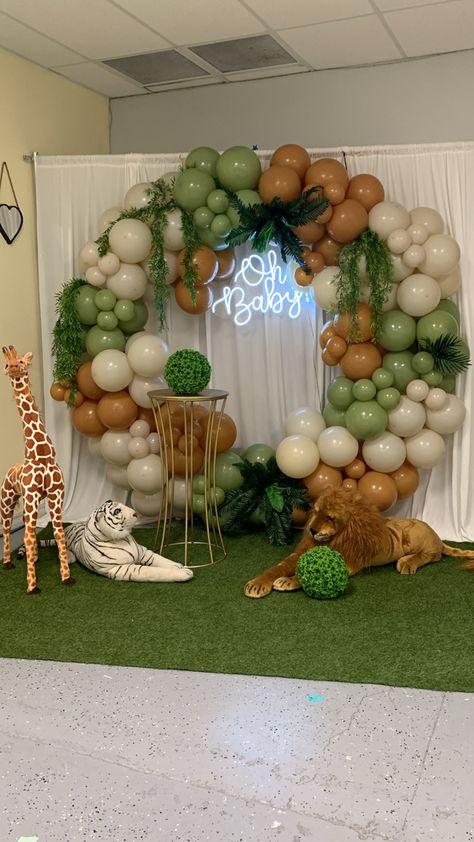 Arch is 6.5 ft, with balloons increased the height, jungle theme colors white sand, or late, green olive, and mocha Jungle Theme Balloon Arch, Jungle Balloons, Balloons Arch, Jungle Safari Party, Green Balloon, Jungle Baby Shower, Jungle Baby, Safari Party, White Balloons