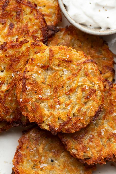 Baked vegan hash browns - Lazy Cat Kitchen Salmon Croissant, Vegetarian Brunch Recipes, Baked Hashbrowns, Sweet Potato Hash Browns, Homemade Hashbrowns, Vegan Brunch Recipes, Vegetarian Brunch, Lazy Cat Kitchen, Croissant Sandwich