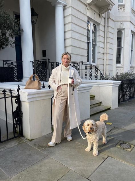 Cream Trousers Winter Outfit, Cream Tonal Outfit, Beige Tailored Trousers Outfit, Creme Wide Leg Pants Outfit, Beige Wide Leg Trousers Outfit Winter, Cream Tailored Trousers Outfit, Cream And Beige Outfit, Cream Leather Trousers Outfit, Long Cream Coat Outfit