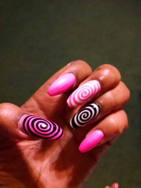 Junko Enoshima Nails, Pink Spiral Nails, Spiral Nails Design, Spiral Makeup, Spiral Nails, Post Punk Aesthetic, Bella Beauty, Art Eras, Hot Pink Nails