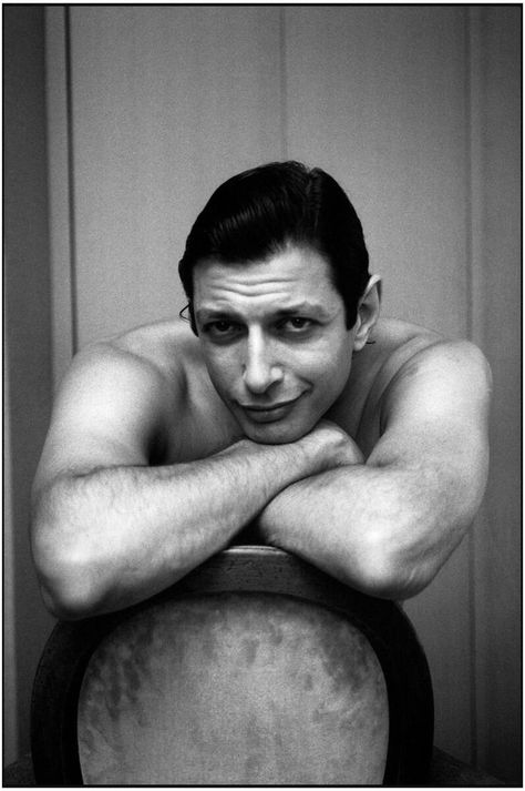 Jeff Goldblum (1989) by Magnum Photos photographer Martine Franck, who began her career as a photographer as the assistant of Eliot Elisofon and Gjon Mili at Life magazine. Franck made portraits of artists, writers and actors – especially documenting the prestigious work of the Theatre du Soleil – but her main focus was humanitarian reportages. Discover Franck's photo catalogue which includes gems like this black and white portrait of actor Jeff Goldblum in Paris by clicking on the above link. Parasocial Relationship, Gjon Mili, Jeff Goldblum, Gorgeous Guys, Timothy Olyphant, Boys Don't Cry, Secret Crush, Celeb Crushes, Magnum Photos