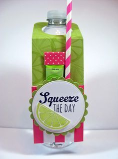 Water Bottle treat with paper straw - bjl Paper Straws Crafts, Water Bottle Crafts, Bottle Gift Tags, Party Favor Ideas, Straw Crafts, Wine Bottle Tags, Bottle Toppers, Bottle Tags, Online Classroom