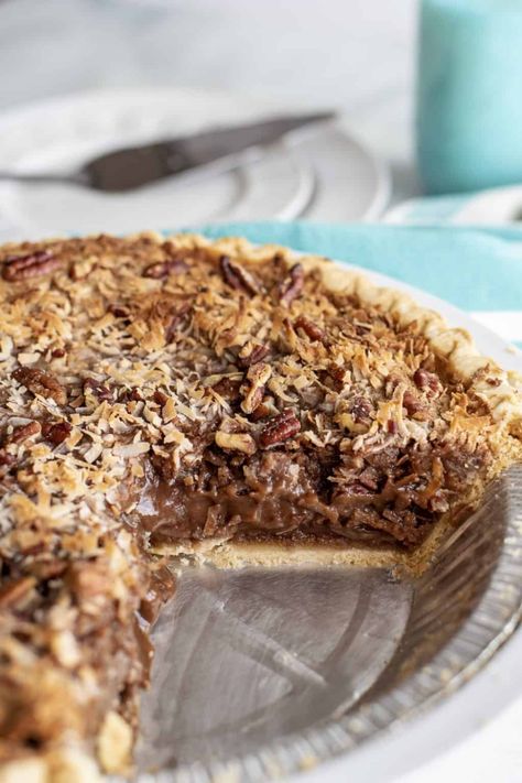 Southern Pie Recipes, German Chocolate Pecan Pie, German Chocolate Pie, Recipe Desert, German Chocolate Pies, Austrian Food, Dessert Pies, Homemade Pies, Favorite Pie Recipes