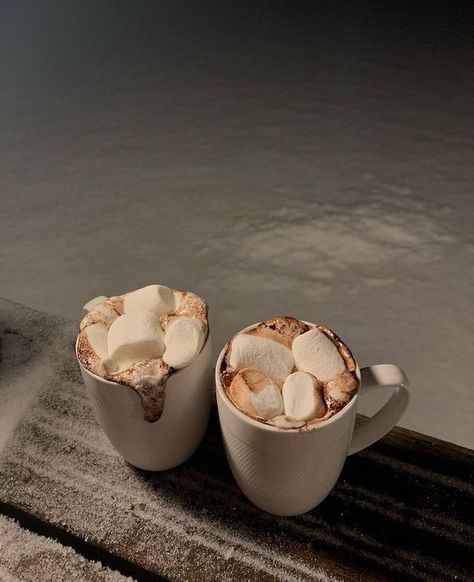 Hot Chocolate Pictures, Hot Chocolate Aesthetic, Chocolate Aesthetic, Camping Desserts, Hot Cocoa Bar, Christmas Aesthetic, Interesting Food Recipes, Hot Cocoa, Sugar Bowl Set