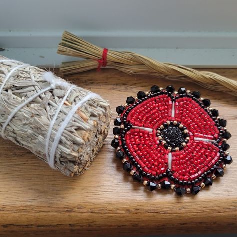 A beautiful indigenous beaded poppy using seed beads and porcupine quills. Please remember to still support our veterans by purchasing their Remembrance items as well 🙏 ❤️ Beaded Poppies, Métis Beading, Beaded Poppy, Seed Beads Diy, Remembrance Poppy, Porcupine Quills, Poppy Pattern, Poppy Design, Bead Embroidery Patterns