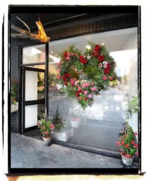 41 The Best Garden Design Ideas With the Concept of Valentines Day Florist Window Display, Valentines Window Display, Flower Shop Display, Flower Shop Interiors, Flower Shop Decor, Flower Shop Design, Store Window Display, Store Window Displays, Flowers Shop