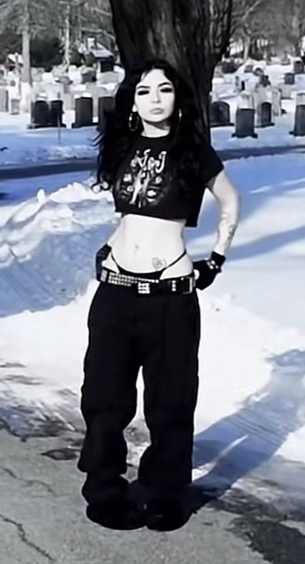 Emo Pants Outfit, Dark Cybercore Outfits, Gothic Outfits Summer, Goth Skater Outfits, 2000s Goth Aesthetic, Grunge Goth Outfits, Skater Goth, Goth Fits, Goth Outfit Ideas