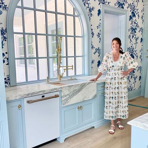 15 of the most popular blue shades of paint for your kitchen cabinetry paint. These are the best of the best. Blue Kitchen Islands, Shades Of Blue Paint, Kitchen Design Details, Arched Kitchen, Gretchen Black, Sink Window, Dark Blue Kitchens, Cozy Kitchens, Kitchen Sink Window