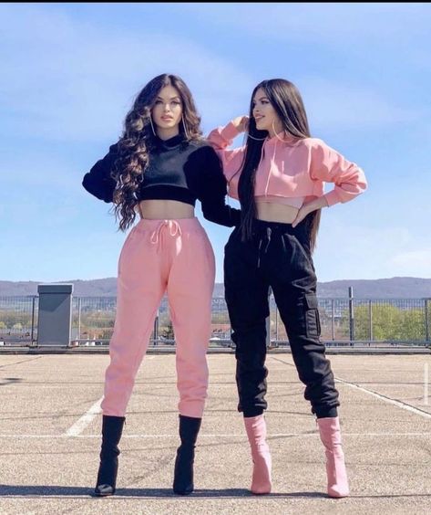 Bff Outfits Matching, Bff Matching Outfits, Twins Fashion, Bff Matching, Matching Outfits Best Friend, Best Friend Outfits, Bff Outfits, Twin Outfits, Sister Outfits