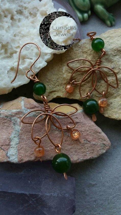 Victoria Kay, Wire Wrap Jewelry Designs, Lotus Earrings, Wire Jewelry Designs, Wire Wrapping Stones, Diy Wire Jewelry, Wire Work Jewelry, Feather Pendant, Feather Design