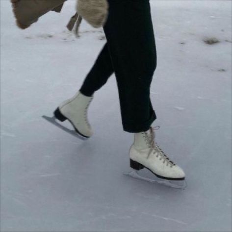 Winter Inspo, Christmas Mood, Winter Aesthetic, Christmas Aesthetic, Winter Time, The Ice, Ice Skating, Sabrina Carpenter, Figure Skating