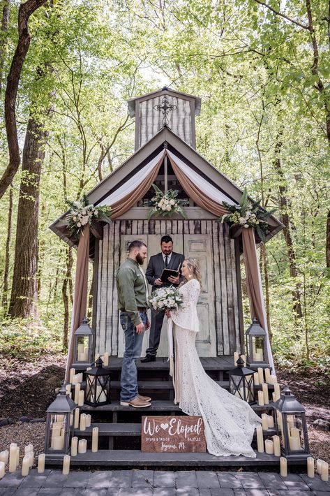 Country Elopement Ideas, Outdoor Park Wedding Ideas, Diy Chapel, Elopement Ideas Tennessee, Pigeon Forge Wedding, Mountain Wedding Chapel, Wedding Venues In Tennessee Outdoor, Tiny Wedding Chapel, Elopement Chapel