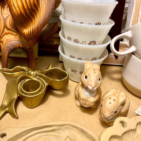 🤎Nothing but Neutrals🤎 Please follow #vvgneutrals to see all the shops Thank you for hosting @vintagevarietygroup. @finchesandferns @bunkhouse_vintage Comment to “Claim” with corresponding letter A. Set of 2 Vintage Erkki Hovi “fire” Candle wall scones. Rare find. 🏷️65 & 📦 B. Corn Husk Wreath 🏷️ 25 & 📦 C. Set of 4 Vintage Dynaware Milk Glass Custard Cups 🏷️ 14 & 📦 D. Set of 4 Vintage Genuine Stoneware Mugs 🏷️ 18 & 📦 E. Vintage Fenton Milk Glass Hobnail Butter Dish 🏷️ 27 & 📦 F. Thri... Candle Wall Scones, Corn Husk Wreath, Fire Candle, Custard Cups, Wall Scones, Fenton Milk Glass, Candle Wall, Corn Husk, Wall Candles