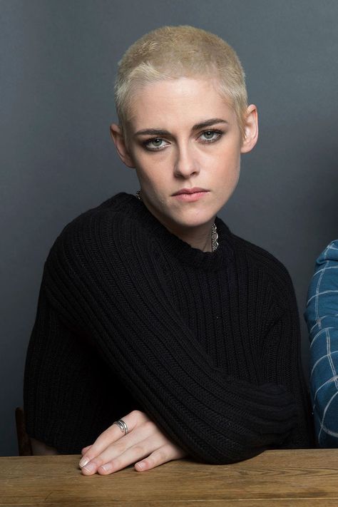 Kristen Stewart Buzzcut, Kristen Stewart Shaved Head, Blonde Buzzcut Woman, Kristen Stewart Short Hair, Kristen Stewart Hair, Buzzed Hair Women, Buzz Cut Women, Buzzed Hair, Short Ombre Hair