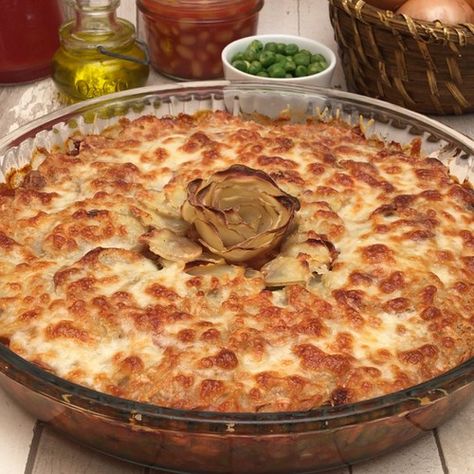 Quick cottage pie! Easy to make with ingredients straight from the cupboard...and still delicious! Chef Club Recipes Videos English, Chef Club Recipes Videos, Sausage Stars, Quick Quiche, Cheesy Meatloaf, Cottage Pie Recipe, Chef Club, Uk Recipes, Chefclub Tv