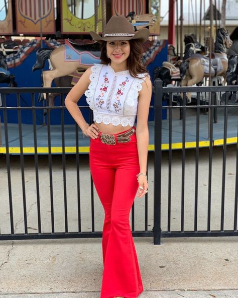 fani on Instagram: “back at it w the red flares 😝😍 🎠 Outfit detail  shirt @forever21  flares @jh_boutiquee  belt&hat @gomezwwhoustonoficial  buckle…” Flares Outfit, Red Flare, Western Outfits, Outfit Details, Western Fashion, Bell Bottom Jeans, Forever 21, Buckle, Hats