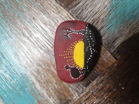 Rock Painting Patterns, Rock Painting Designs, Diy Garden Decor, Aboriginal Art, First Nations, Dot Painting, Rock Art, The Rock, Painted Rocks