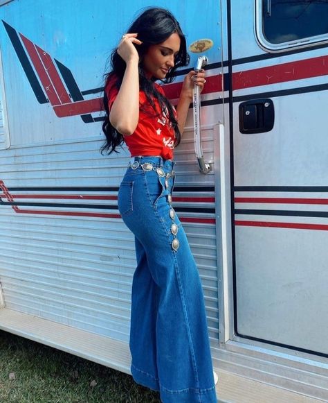 Outfits With Wide Leg Jeans, Nfr Outfits, Wide Leg Jeans Outfit, Western Wear Outfits, Cute Country Outfits, Stylish Winter Outfits, Country Girls Outfits, Western Style Outfits, Western Outfits Women