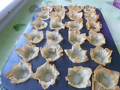 Filo Cups, Filo Pastry Recipes, Phyllo Dough Recipes, Children Food, Phyllo Cups, Wonton Cups, Marinated Vegetables, Confort Food, Bake Cakes