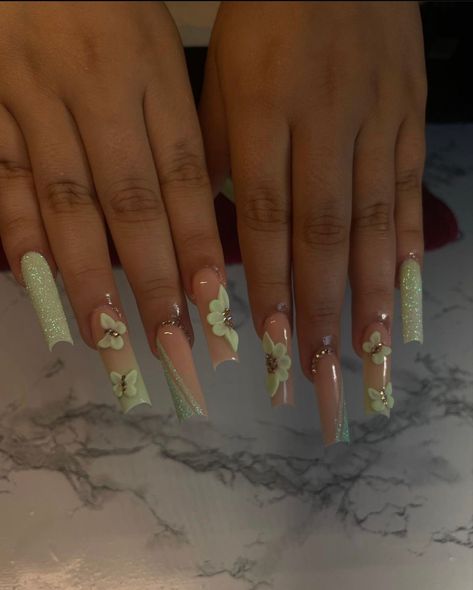 Green And Nude Acrylic Nails, Green Cute Nails, Green Nail Inspiration, Nails Quince, Green Nails Acrylic, College Nails, Retro Plus Size, Em Nails, Quince Nails