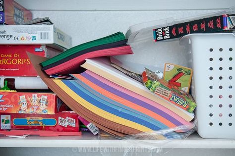 DIY Construction Paper Organizer... - Life With Fingerprints Diy Construction Paper Organizer, How To Store Construction Paper, Construction Paper Organization, Construction Paper Organizer, Construction Paper Storage, Kid Organization, Diy Construction, Paper Organizer, Backyard Seating Area