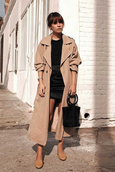 Beige Trench Coats For Women 2020 Coats 2023 Trend, Trenchcoat Style, Mantel Outfit, Wardrobe Revamp, Coats 2023, Pijamas Women, Trench Beige, Mode Mantel, Oversized Trench Coat