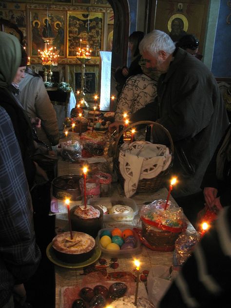 I love how this looks with the candles, and the icons in the background Orthodox Christianity Easter, Orthodox Easter Aesthetic, Greek Easter Aesthetic, Slavic Easter, Orthodox Easter Eggs, Happy Orthodox Easter, Pascha Basket, Greek Orthodox Easter, Easter Aesthetic