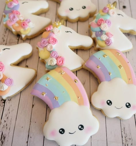 Unicorn Themed Cookies, Unicorn And Rainbow Cookies, Rainbow Cookies Decorated, Rainbow Unicorn Cookies, Rainbow Unicorn Birthday Party, Cookie Decorating Icing, Unicorn Desserts, Cookies Theme, Unicorn Themed Birthday Party