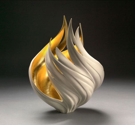 porcelain-gold-leaf-sculpture-vase-jennifer-mccurdy-2 Jennifer Mccurdy, Organic Ceramics, Cerámica Ideas, Philadelphia Museum Of Art, Organic Forms, Shattered Glass, Glass Artists, Ceramic Artists, Old Art