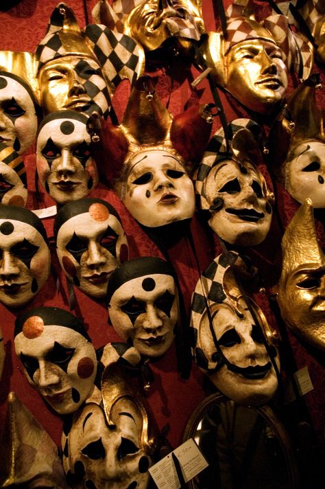 Creepy Circus, Circus Aesthetic, Pierrot Clown, Creepy Carnival, Halloween Circus, Dark Circus, Arte Occulta, Venetian Carnival Masks, Carnival Of Venice