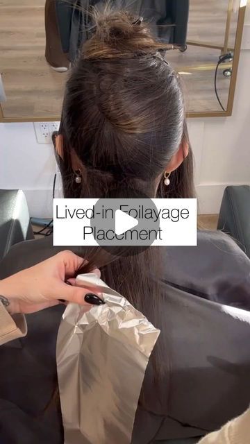 behindthechair.com on Instagram: "* Lived-in Foilayage Placement ... always so good 🤌🏼 by ... @taylordidmyhair ♥️ —— ✨This is one of my go-to placements for a natural, lived-in color, which looks good on blondes, brunettes and everything in between ✨Using @kenraprofessional Simoly Blonde No Ammonia lightener for this lift 🧬Finished with Kenra Triple repair to bond,seal, and protect the hair! Have you tried this line yet?! I’m INLOVE #BEHINDTHECHAIR #hairReels #kenraprofessional #kenracolor #healthyhairtips #btcReelQuickie #healthyhaircare #haireducation #haireducator #hairtutorial #hairvideos #blondeexpert #blondespecialist #howtodohair #foilayage #hairinspo #hairideas #reels #reelsinstagram" Foilyage Hair Placement, Foilayage Brunette, Foilayage Placement, Foilage Balayage, Foilayage Hair, Kenra Color, Healthy Hair Care, Hair Techniques, Hair Idea