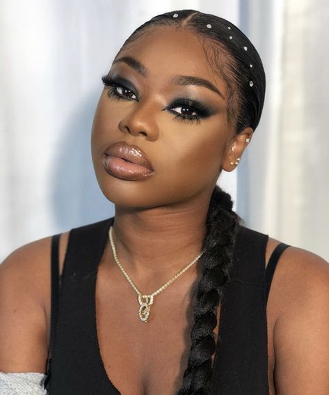 Smokey eye makeup for black women Eye Makeup For Black Women, Smoky Eye Black, Fun Makeup Ideas, Fall Makeup Ideas, Dark Smokey Eye Makeup, Smoky Eyeliner, Black Smokey Eye Makeup, Black Eye Makeup, Smokey Eye Makeup Look