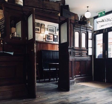 Irish pub snug Irish Pub Interior, Irish Pub Design, Irish Bar, Pub Interior, Pub Sheds, Pub Design, Home Pub, Old Pub, Bar Interior