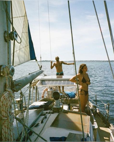 Sail Boat Aesthetic, Sailor Aesthetic, Sailing Aesthetic, Sailboat Living, Sail Life, Living On A Boat, Boat Pics, Lake Pictures With Friends, Boat Life