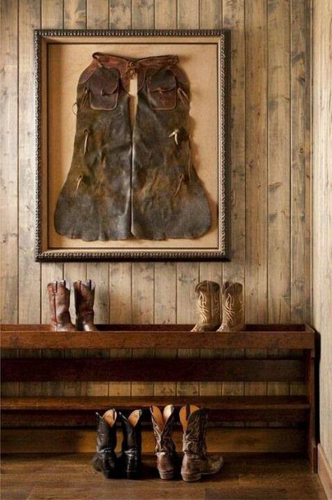 We’re loving these custom framed chaps – ideal for the cowboy or ranching enthusiast in your life! Displaying the chaps open in this way, really turns them into a work of art, and the light mat used pulls out the beautiful, timeworn tones in the leather. The custom frame features a raised design, which also highlights the wear of the leather. A beautiful look indeed! Old Western Home Decor, Western Theme Living Room, Sedona House, Barndo Ideas, Cowhide Decor, Fireplace Patio, Barn Remodel, Western Nursery, Barndominium Interior