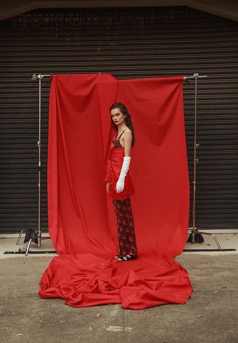 Outdoor Set Design Photography, Fashion Photography Editorial Studio Set Design, Location Fashion Photography, Photoshoot Set Ideas, Photoshoot Background Ideas, Red Fashion Editorial, Backdrop Shoot, Backdrop Photoshoot, Photoshoot Set