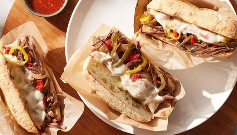 Italian Beef Homemade Philly Cheesesteak, Recept Sandwiches, Slow Cooker Italian Beef, Grilled Sandwiches, Philly Cheese Steak Recipe, Philly Steak, Italian Beef Sandwiches, Cheesesteak Recipe, Cheese Steak Sandwich