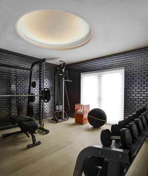 Home Gym Designs That Will Make You Wanna Sweat Home Gym Set, Dream Home Gym, Black Brick Wall, Home Gym Flooring, Home Gym Garage, Basement Gym, Exercise Room, Gym Room At Home, Gym At Home