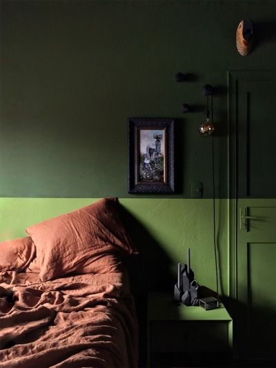 Michell Lott’s Sao Paolo Home Is a Technicolor Dream Orange Bedding, Art Deco Bedroom, Inexpensive Furniture, Green Bedroom, Green Room, Bedroom Green, Small Room Bedroom, Bedroom Designs, Decorating Small Spaces