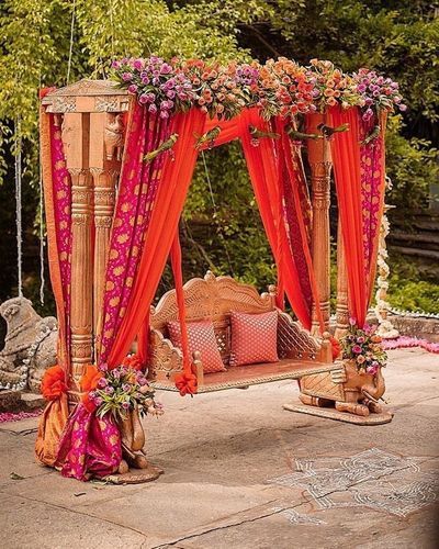 Vibes of Luxury Events Jhula Decoration For Haldi, Indian Wedding Bridal Party, Mendhi Event Decor, Bollywood Wedding Decoration, Outdoor Mehndi Decor, Indian Wedding Arch, Outdoor Sangeet Decor Night, Outdoor Wedding Decorations Indian Night, Sangeet Decoration Stage Outdoor