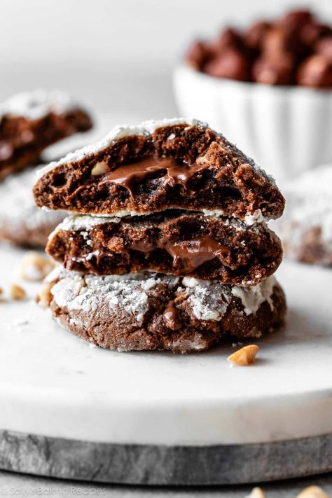 Nutella Crinkle Cookies —> don’t over bake, use 11 min timer. 😋 Chocolate Nutella Cookies, Desserts Board, Christmas Chronicles, Christmas Bakes, Crinkle Cookies Recipe, Chocolate Crinkle, Sally's Baking, Chocolate Crinkle Cookies, Nutella Cookies