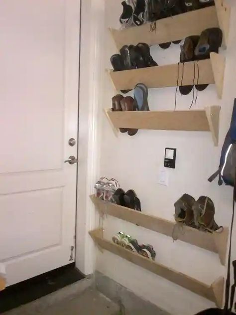 20+ Shoe Organizer Ideas to Save Space & Organize the Mess at Home 4 Rak Sepatu Diy, Homemade Shoe Rack, Garage Shoe, Garage Shoe Rack, Garage Shoe Storage, Homemade Shoes, Shoe Storage Small Space, Shoe Storage Ideas, Shoes Organizer