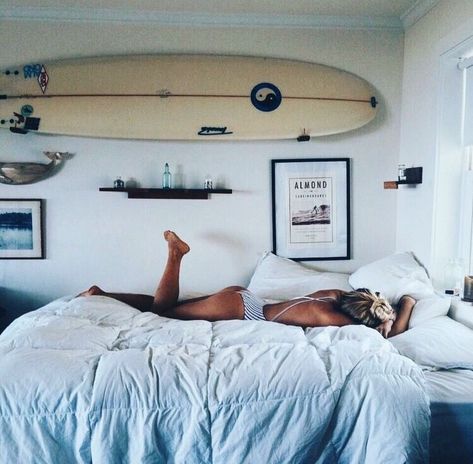 Coastal Surf Bedroom, Simple Beach Room, Surf Astethic, Surfer House, Surf Bedroom, Rainbow Sherbert, Surfer Room, Surf Room Decor, Beach Room Decor