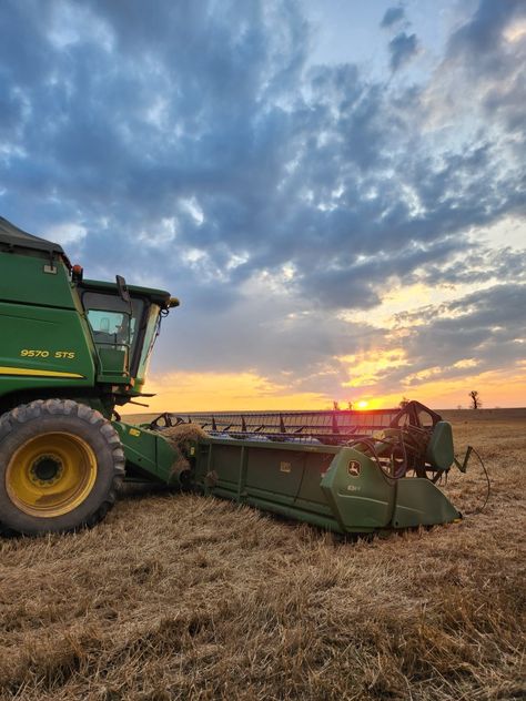 Tractor In Field, Tractor Photography, Agriculture Pictures, John Deere Tractors Pictures, Agriculture Photography, Ireland Aesthetic, Country Backgrounds, Tractor Pictures, Farming Equipment