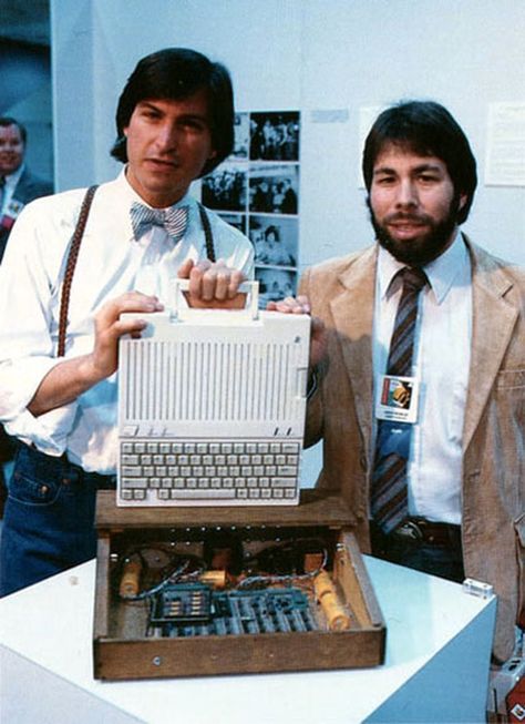 Steve Wozniak offer his thoughts on the resignation of Steve Jobs as CEO of Apple. Next Computer, Apple Iic, All About Steve, Alter Computer, Steve Jobs Apple, Computer Apple, Steve Wozniak, Old Computer, Apple Ii