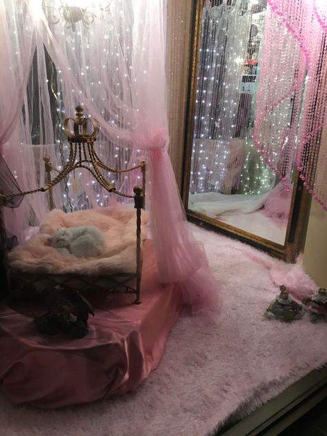 Whimsigothic Vanity, Avant Garde Bedroom, Bedroom Goals Dream Rooms Inspiration, Hyperfeminine Room, Bratz Inspired Bedroom, Barbie Room Aesthetic, Pink Y2k Room, Bratz Bedroom, Mcbling Room