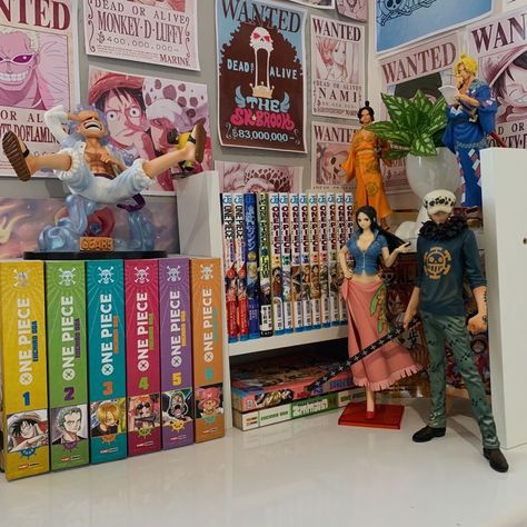 Room Ideas Anime Aesthetic, One Piece Room Ideas, One Piece Manga Collection, Anime Shelves, One Piece Room, Maximalist Decor Bedroom, Manga Shelving, Manga Shelf, Anime Bedroom Ideas