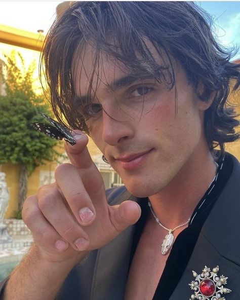 Guys With Long Dark Hair, Jacob Elordi Eyebrow Piercing, Jacob Elordi Long Hair, Jacob Elordi Selfie, Jacob Elordi Aesthetic, Daniel Desario, Noah Flynn, Just Go With It, Jacob Elordi