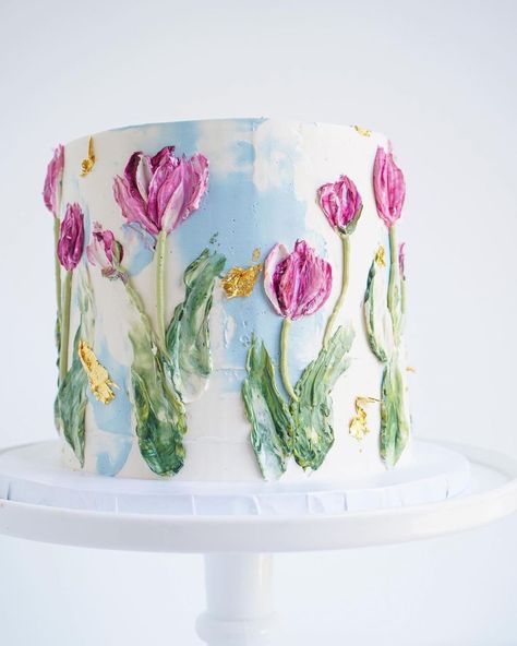 American Cake Decorating on Instagram: “Tulips 🌷 @sukarbakes” Tulip Cake, Floral Cake Design, Daisy Cakes, American Cake, Hand Painted Cakes, Luxury Cake, Spring Cake, Butterfly Cakes, Cake Decorating Videos